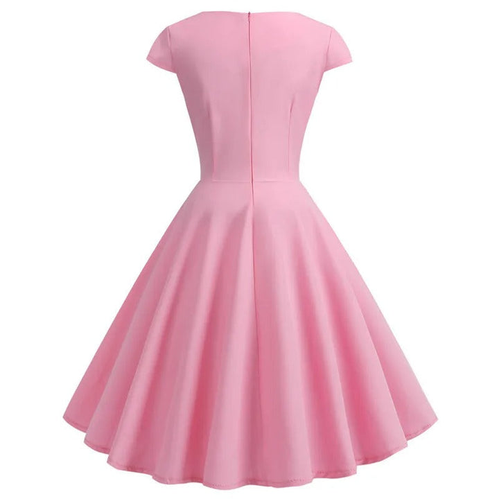 Echoarchiv | Vintage Sommerkleid mit Großem V-Ausschnitt, Lockerer Passform und Rüschen