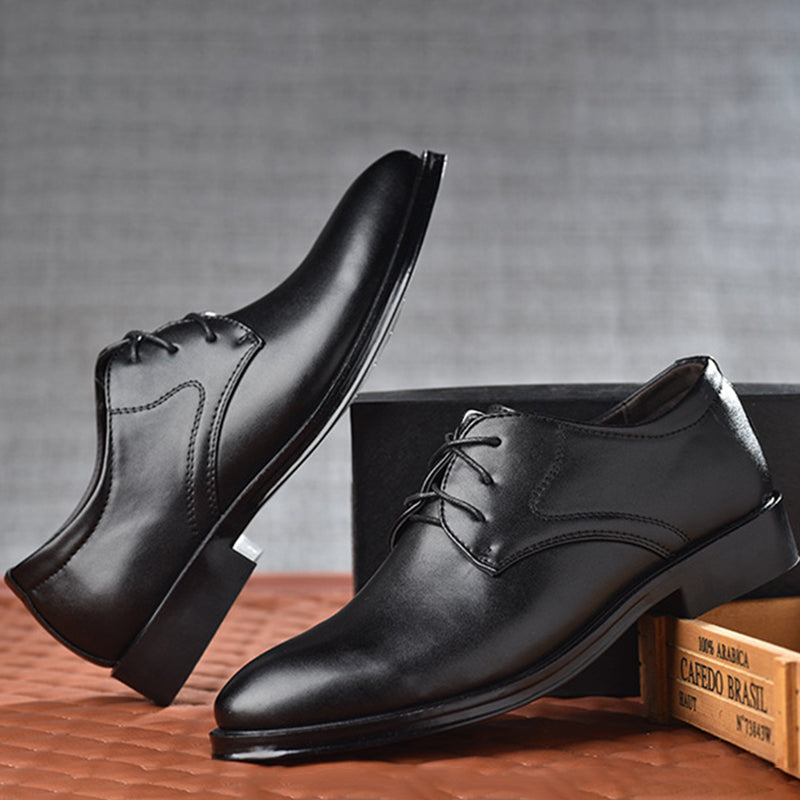 Echoarchiv – Elegante Schuhe mit Schnürsenkeln