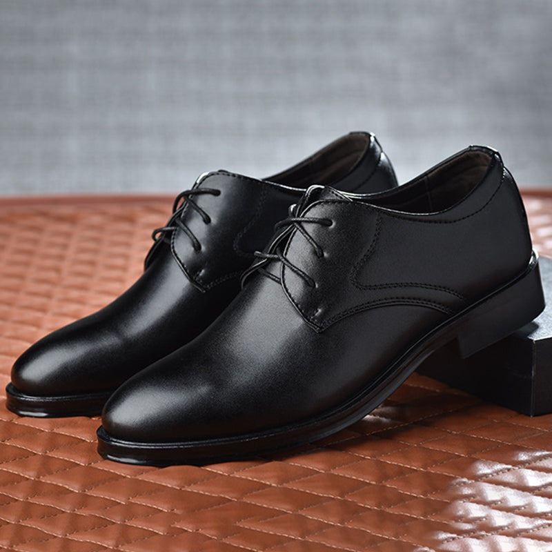 Echoarchiv – Elegante Schuhe mit Schnürsenkeln