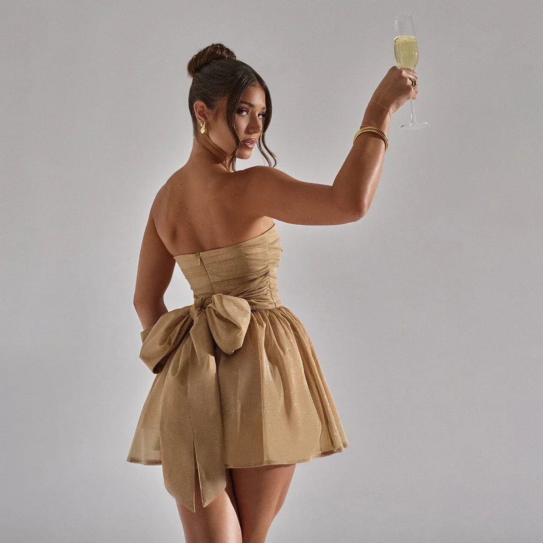 Glitzerndes Kleid mit Grosser Schleife