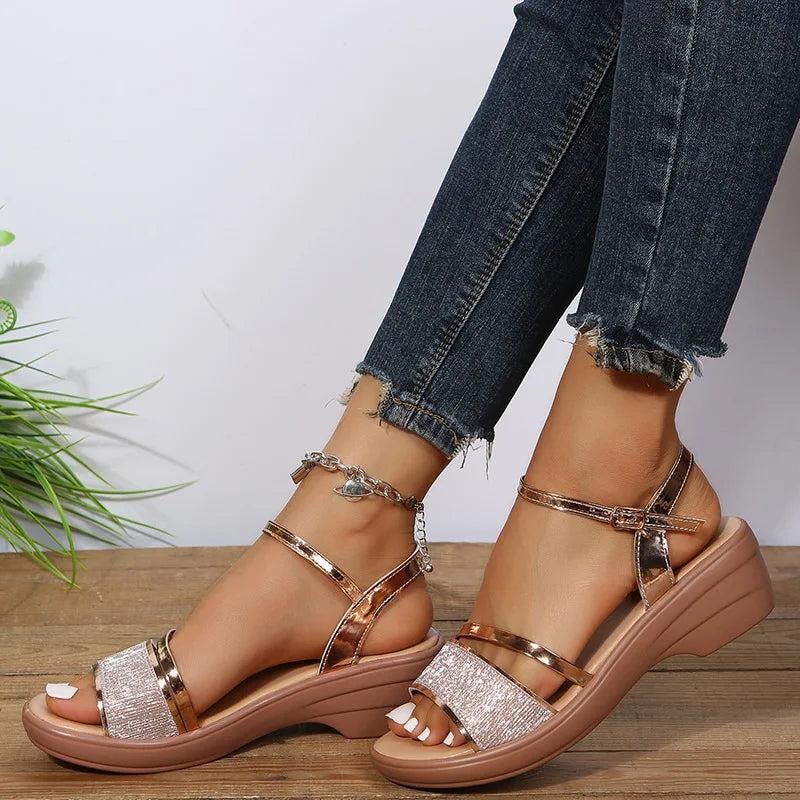 Echoarchiv | Orthopädische Sandalen mit Keilabsatz