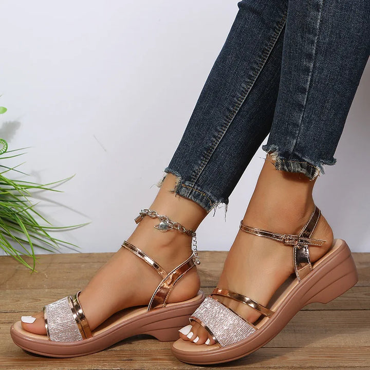 Echoarchiv | Orthopädische Sandalen mit Keilabsatz