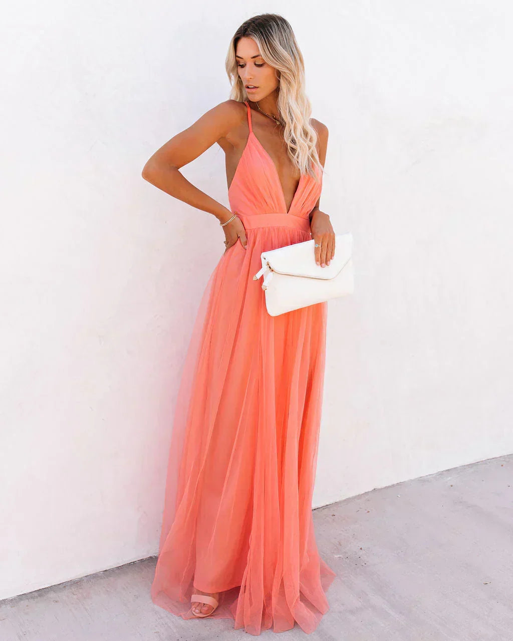 Echoarchiv | Elegantes orangefarbenes Kleid mit Trägern für Frauen