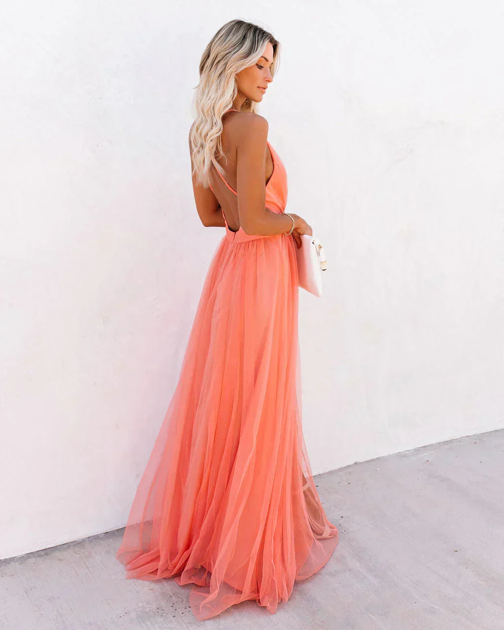 Echoarchiv | Elegantes orangefarbenes Kleid mit Trägern für Frauen