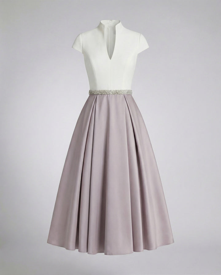 Damen Elegantes Midikleid mit Hochgeschlossenem Kragen & Schwingendem Rock | Echoarchiv