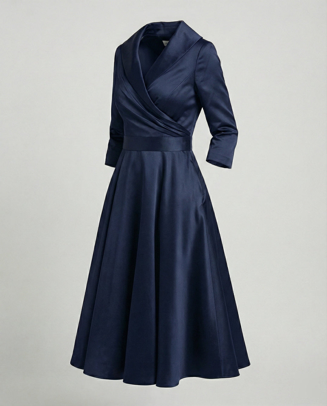 Elegantes Wickelkleid mit breitem Kragen