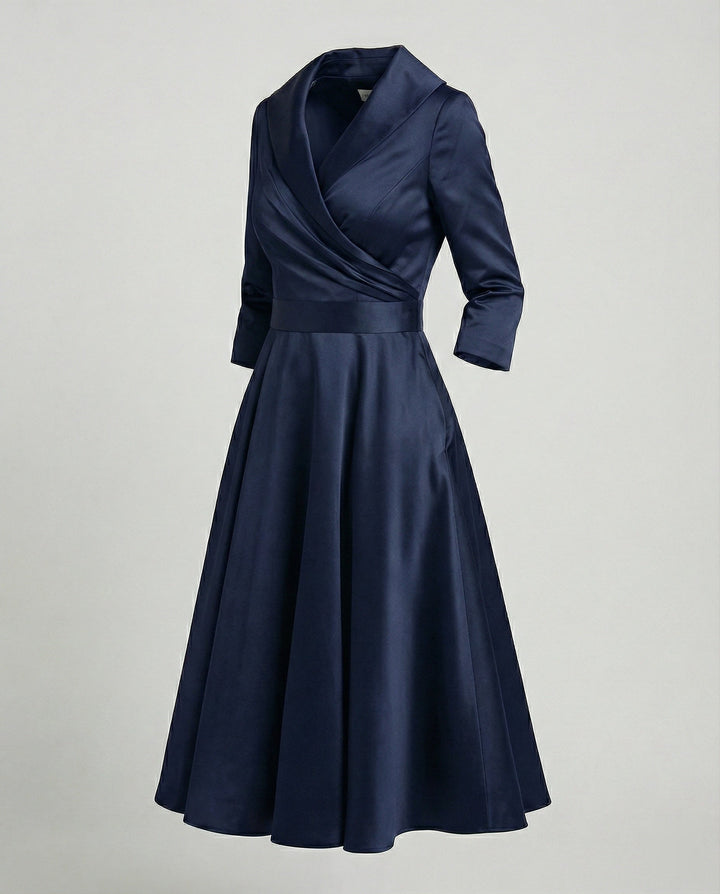 Elegantes Wickelkleid mit breitem Kragen
