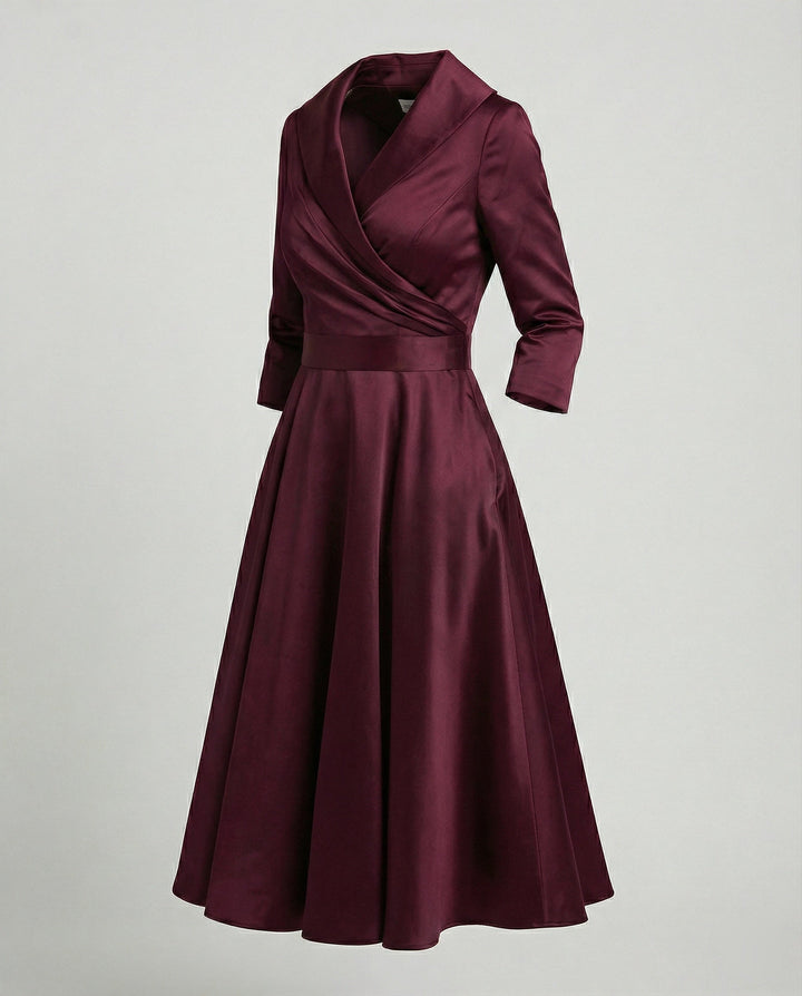 Elegantes Wickelkleid mit breitem Kragen