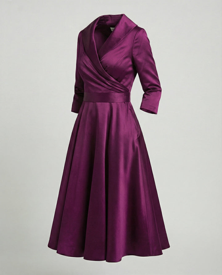 Elegantes Wickelkleid mit breitem Kragen