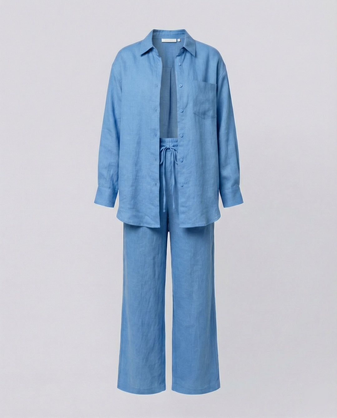 Damen Lässiges Leinen-Outfit mit weit geschnittenem Hemd und lockeren Hosen Echoarchiv