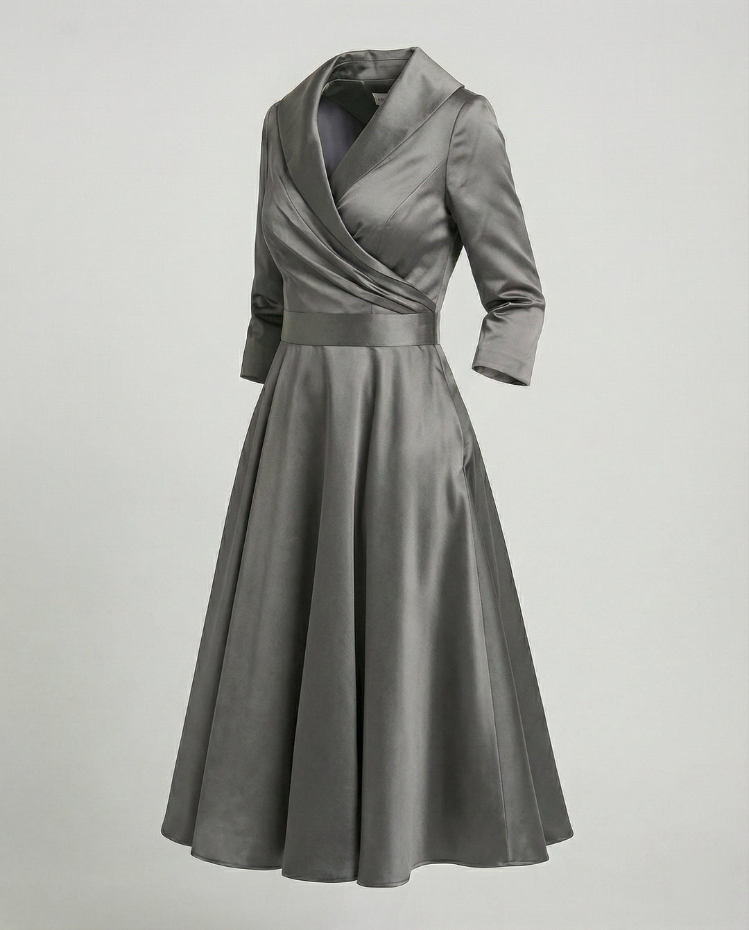 Elegantes Wickelkleid mit breitem Kragen