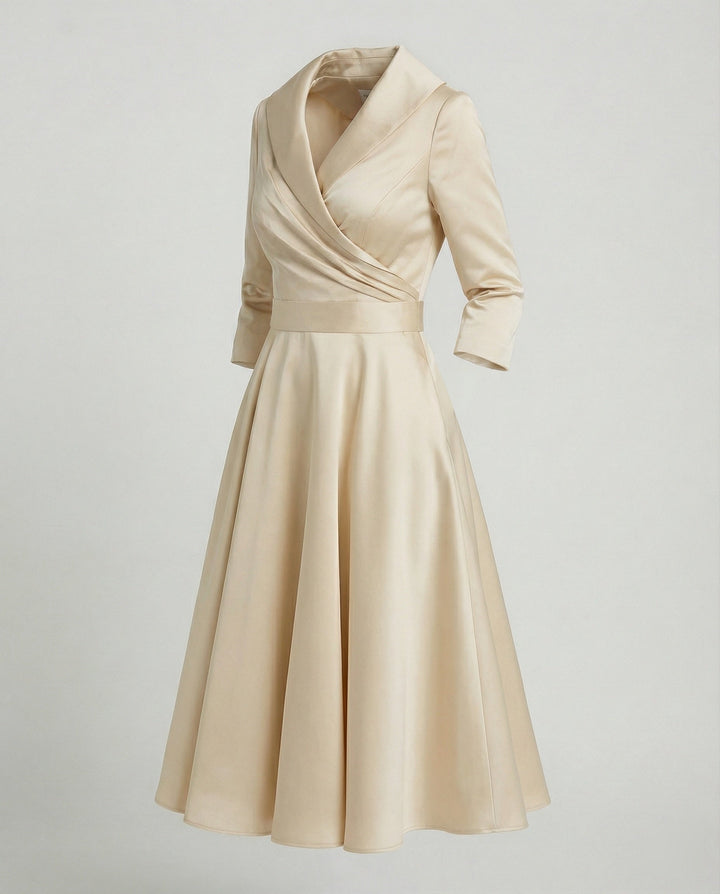 Elegantes Wickelkleid mit breitem Kragen
