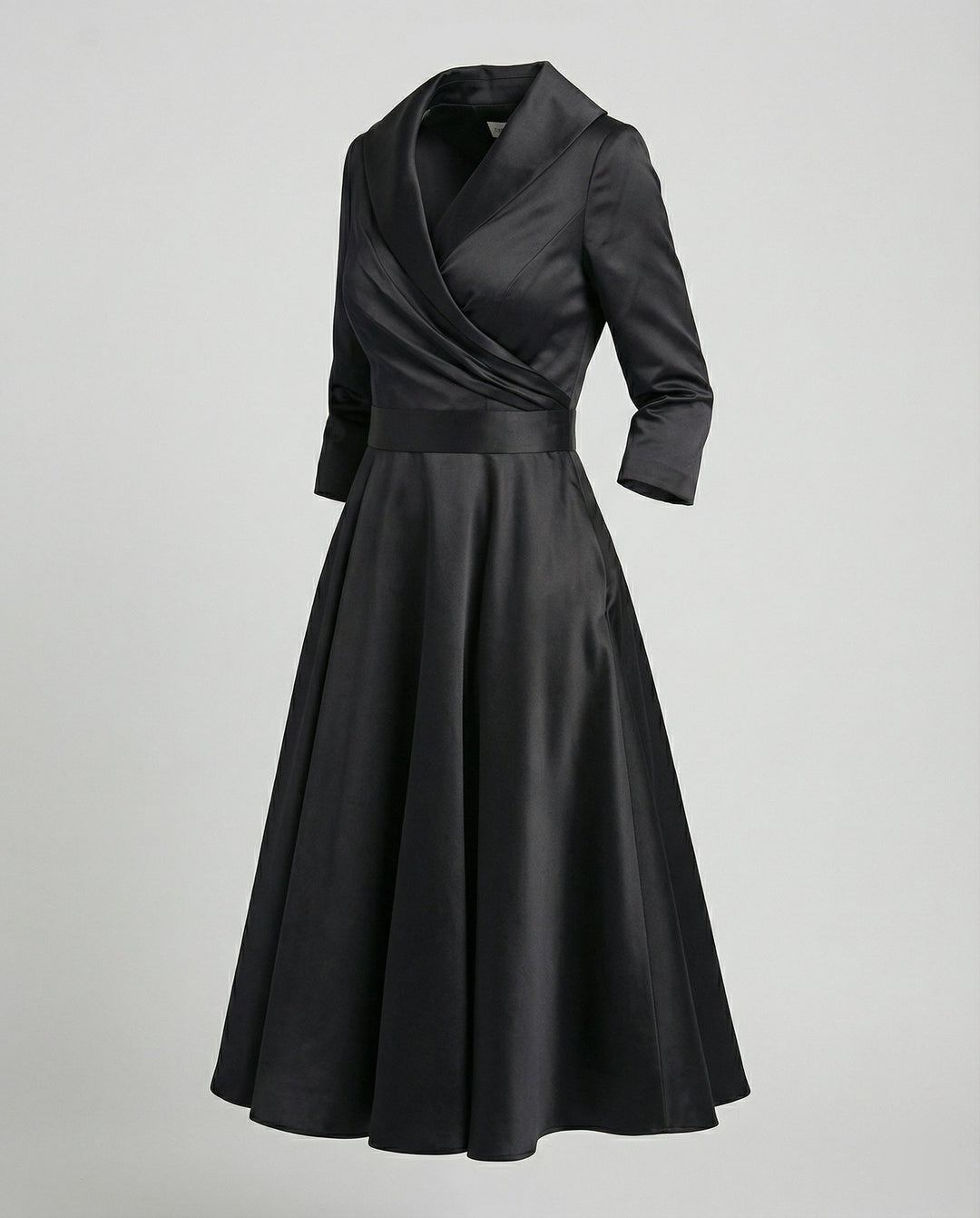Elegantes Wickelkleid mit breitem Kragen