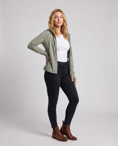 Damen atmungsaktive Funktionsjacke mit innovativem Kapuzendesign Echo Archiv