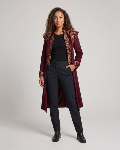 Damen Festkleid mit exquisiten Verzierungen und eleganten Hosen Echo Archiv