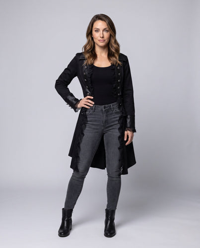 Damen Elegantes Gothic-Kostüm mit filigranen Spitzenakzenten Echo Archiv