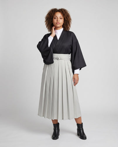 Damen traditionelles Kimono-Outfit mit Gürtel und Hemd Echo Archiv