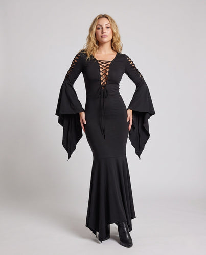 Damen Elegantes Vampir-Kleid mit weitem Rock und dramatischen Ärmeln Echo Archiv
