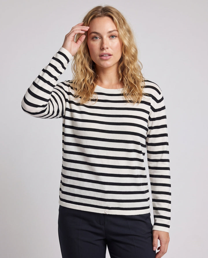 Product 16034477998410 - upper_body