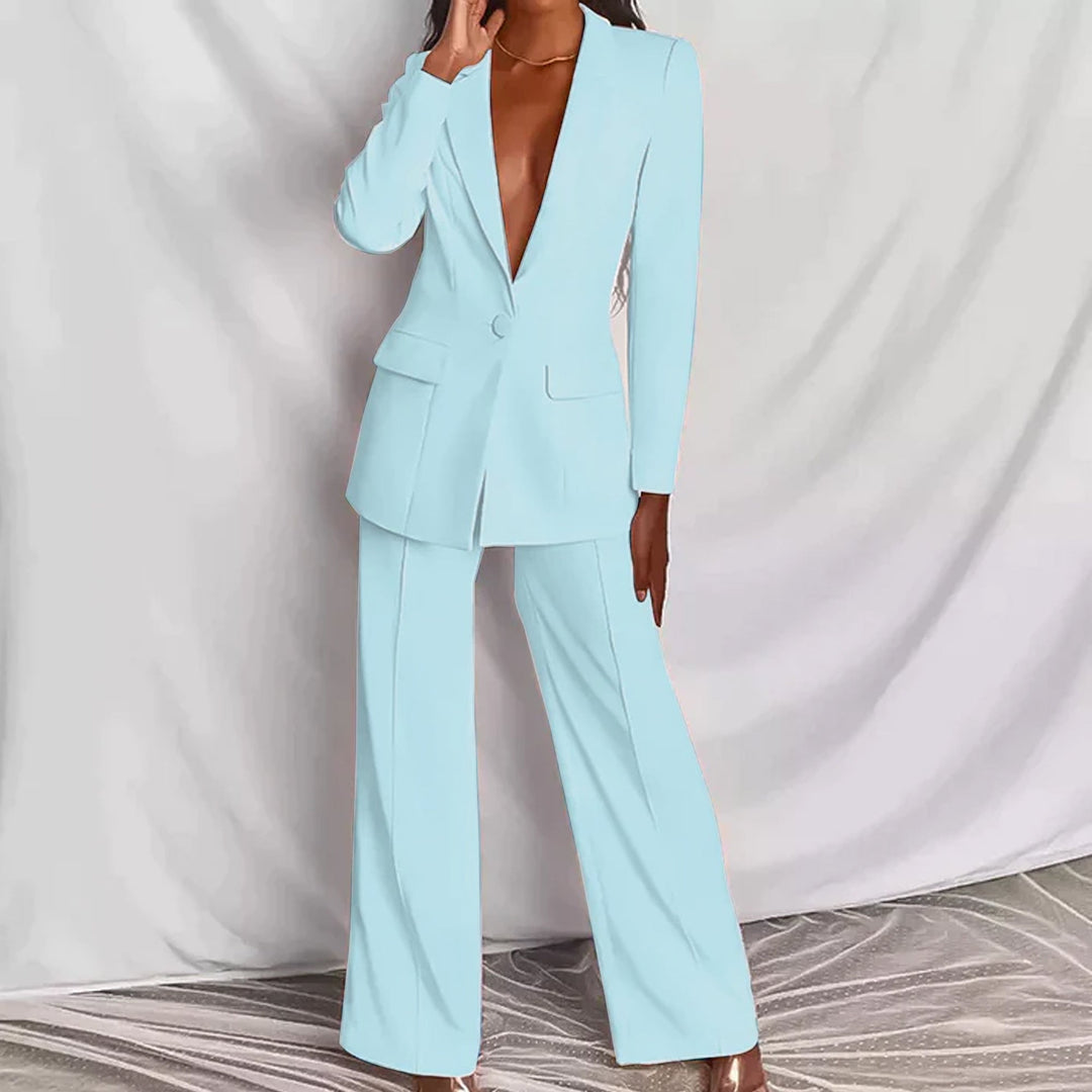 Echoarchiv | Elegantes Ensemble Bestehend Aus Einem Edlen Blazer und Einer Eleganten Hose
