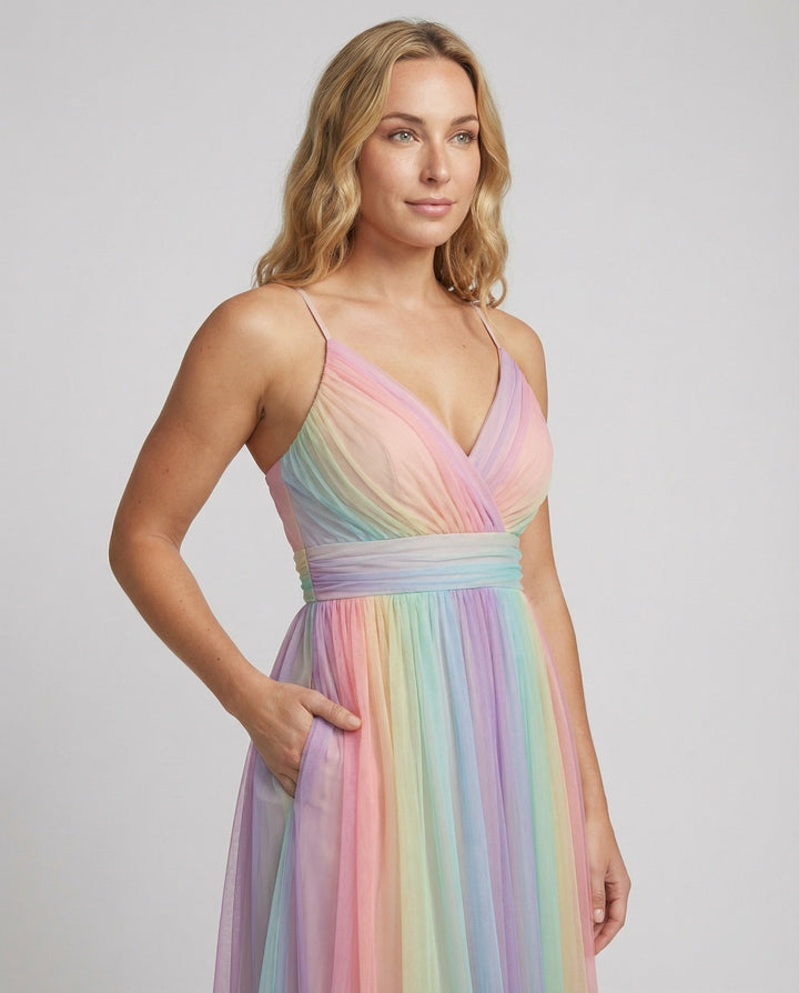 Trendiges Maxikleid mit Spaghettiträgern und buntem Farbverlauf