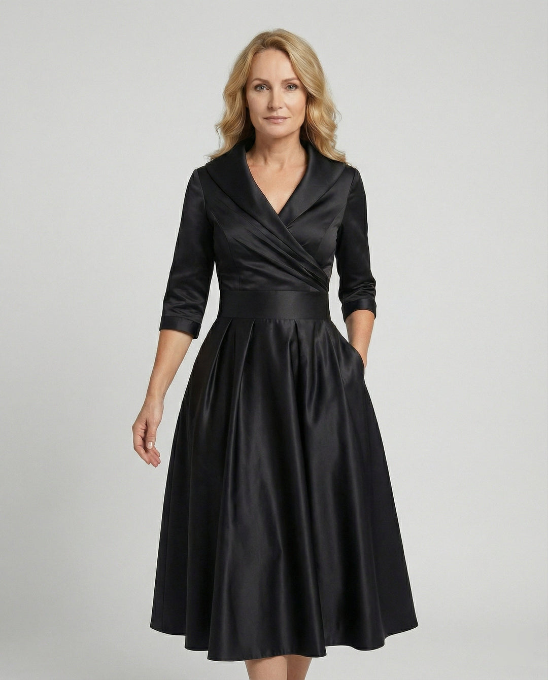Elegantes Wickelkleid mit breitem Kragen