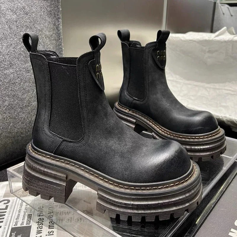 Damen Lederstiefel mit Chunky PlatEchoarchivu & Trendigem Design | Echoarchiv