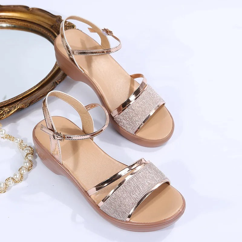 Echoarchiv | Orthopädische Sandalen mit Keilabsatz