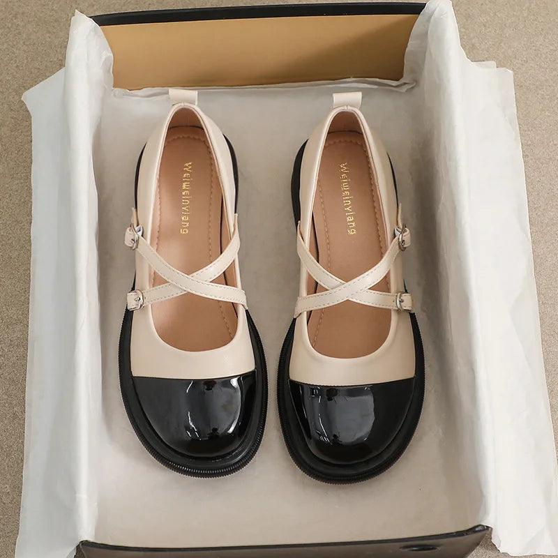 Echoarchiv | Zweifarbige Mary-Jane-Flats mit Doppelriemen