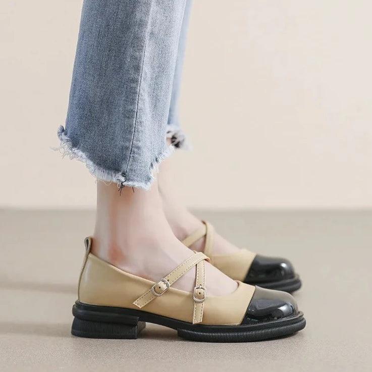 Echoarchiv | Zweifarbige Mary-Jane-Flats mit Doppelriemen