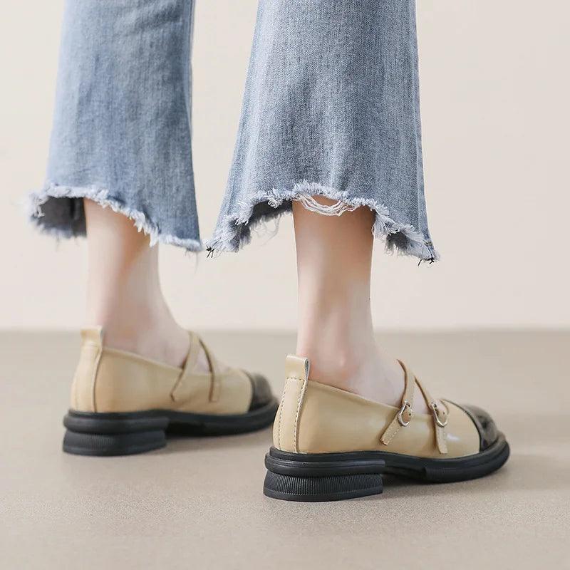 Echoarchiv | Zweifarbige Mary-Jane-Flats mit Doppelriemen
