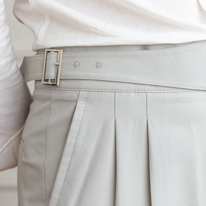 Echoarchiv Classic: Stilvolle Hose mit Schnalle