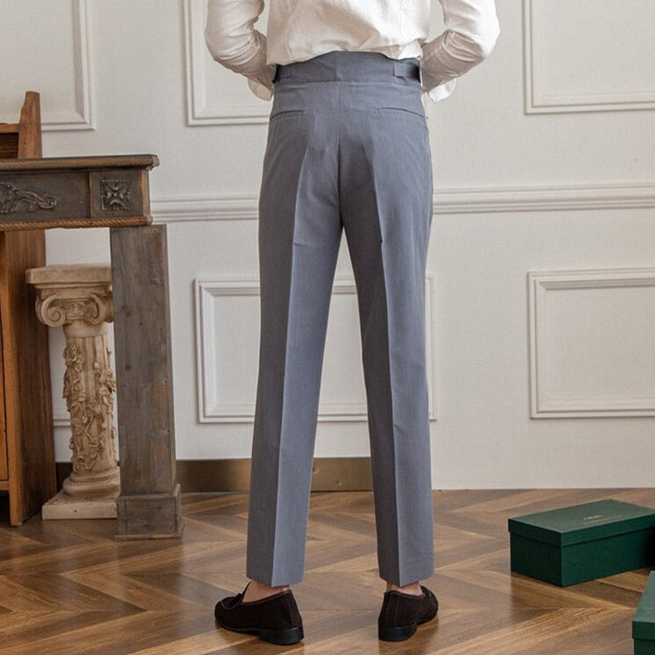 Echoarchiv Classic: Stilvolle Hose mit Schnalle