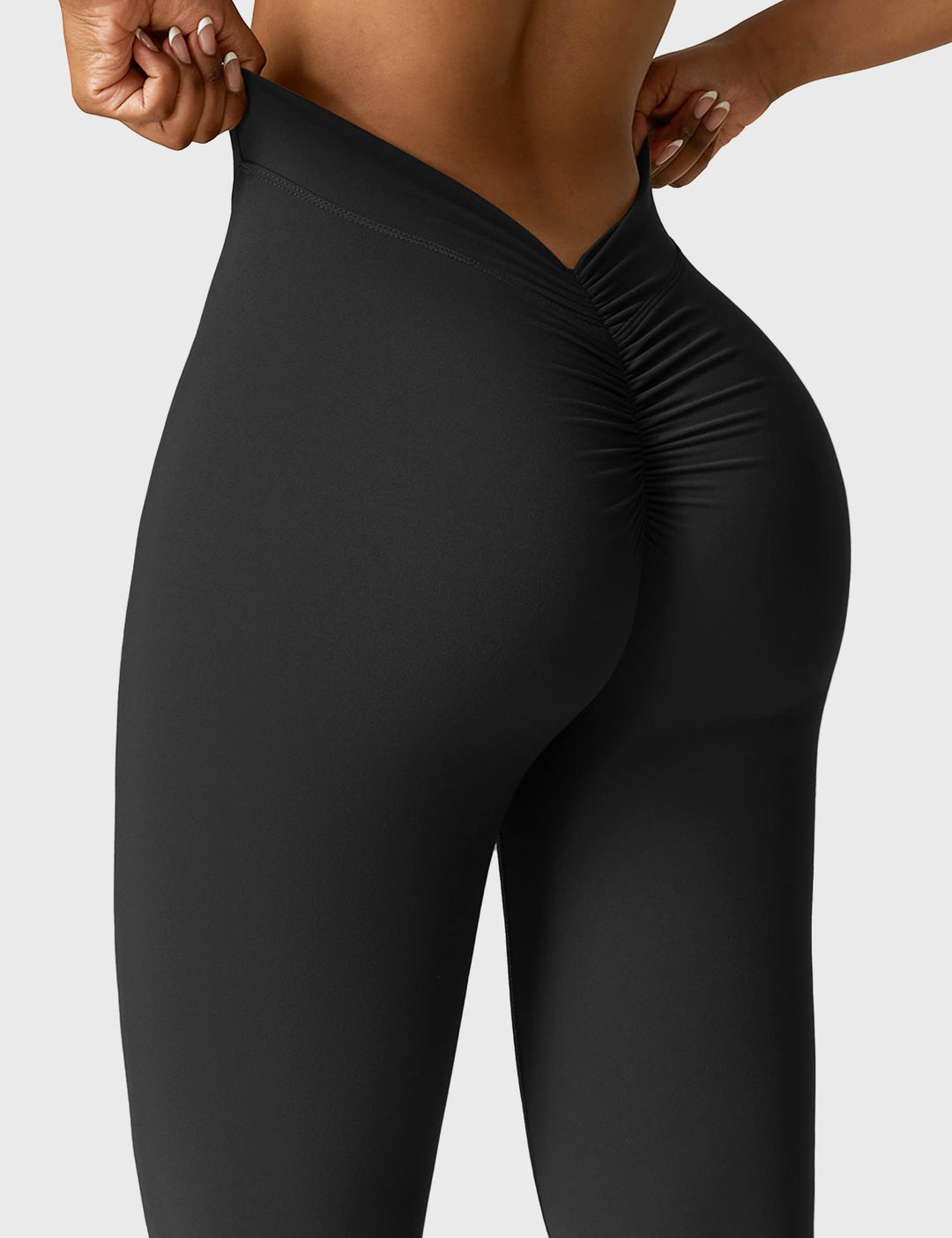 Echoarchiv | Ausgestellte Leggings mit V-Ausschnitt