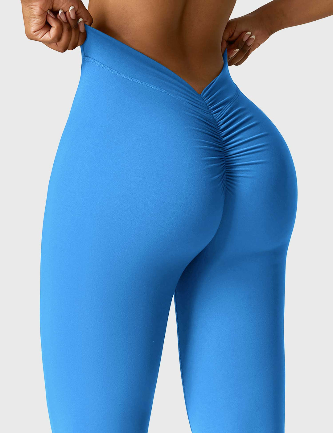 Echoarchiv | Ausgestellte Leggings mit V-Ausschnitt