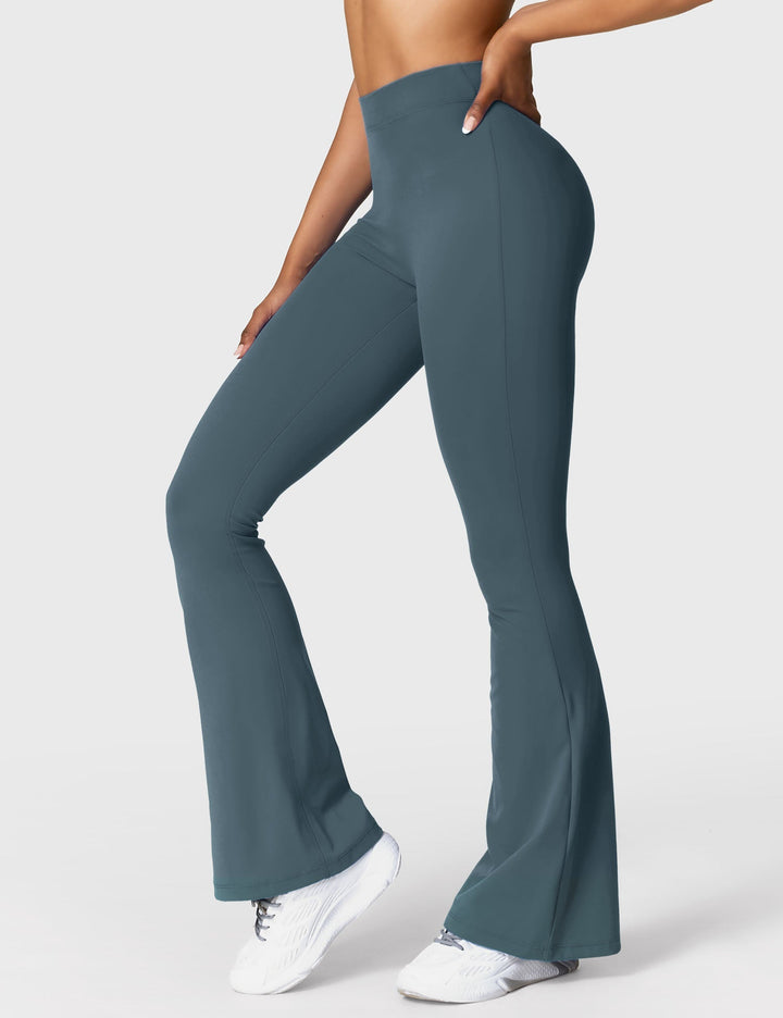 Echoarchiv | Ausgestellte Leggings mit V-Ausschnitt