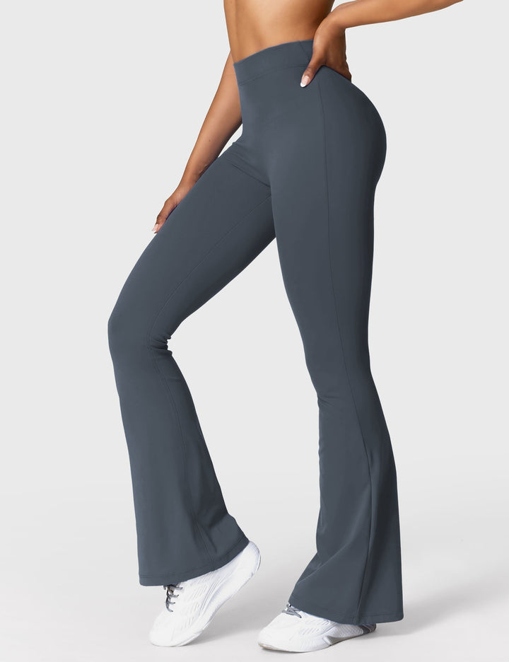 Echoarchiv | Ausgestellte Leggings mit V-Ausschnitt