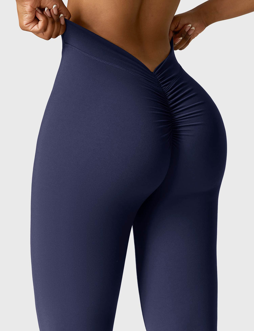 Echoarchiv | Ausgestellte Leggings mit V-Ausschnitt