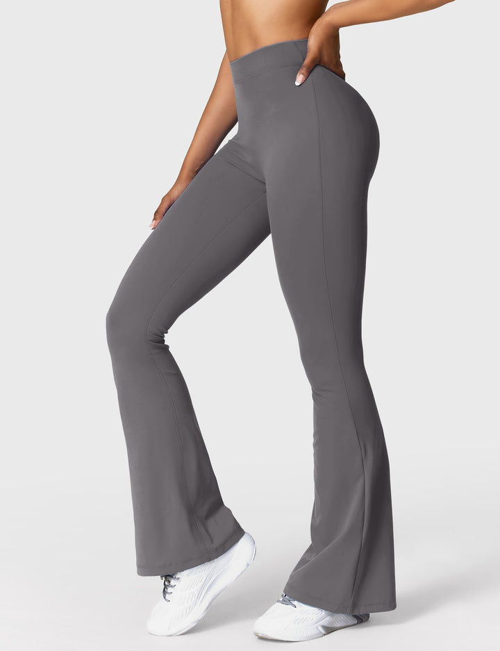 Echoarchiv | Ausgestellte Leggings mit V-Ausschnitt