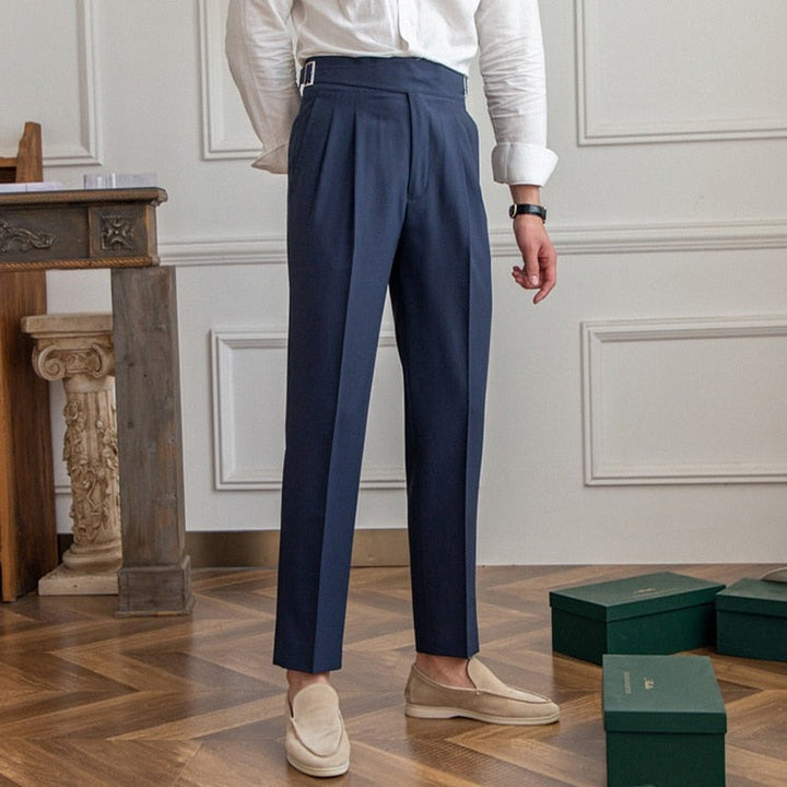 Echoarchiv Classic: Stilvolle Hose mit Schnalle