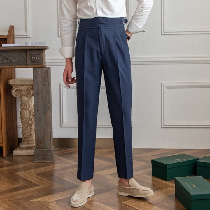 Echoarchiv Classic: Stilvolle Hose mit Schnalle
